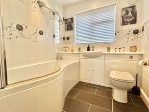 Family Bathroom- click for photo gallery